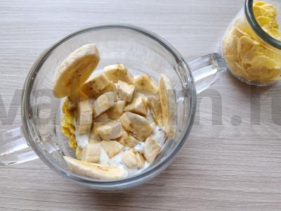 Desertas su bananais, kukurūzų dribsniais ir grietinės kremu Žingsnis 3