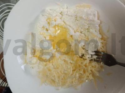 Filo tešlos ritinėliai su varške ir sūriu Žingsnis 3