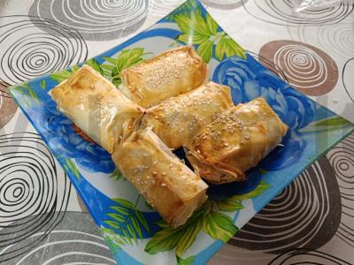 Filo tešlos ritinėliai su varške ir sūriu pagrindine nuotrauka