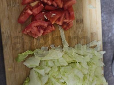 Krisčiai salotas su vištienos filė ir sojų padažu Žingsnis 4