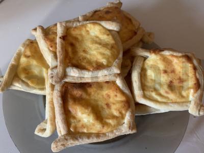 Sluoksniuoti vokeliai su varškės įdaru pagrindine nuotrauka