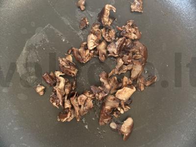 Tortilija su kiaušiniais ir grybais pusryčiams Žingsnis 1