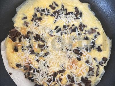 Tortilija su kiaušiniais ir grybais pusryčiams Žingsnis 8