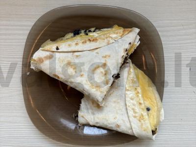 Tortilija su kiaušiniais ir grybais pusryčiams pagrindine nuotrauka