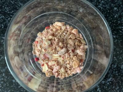 Desertas su varškės sūriu, vaisiais ir kukurūzų dribsniais Žingsnis 3