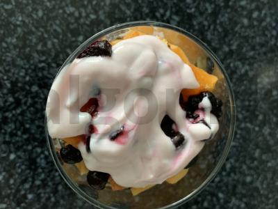 Desertas su varškės sūriu, vaisiais ir kukurūzų dribsniais Žingsnis 9