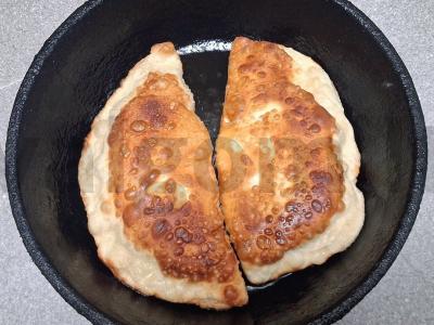 Čeburekai su naminiu faršu ir sūriu Žingsnis 8