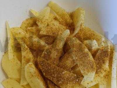 Kaimiškos bulvės su prieskoniais augaliniame aliejuje Žingsnis 3