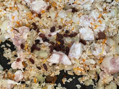 Plovas su vištiena, razinomis ir aštriu pipiru Žingsnis 6