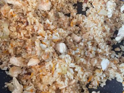 Plovas su vištiena, razinomis ir aštriu pipiru Žingsnis 8