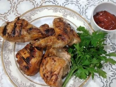 Švelnus vištienos šašlykas su granatų padažu pagrindine nuotrauka