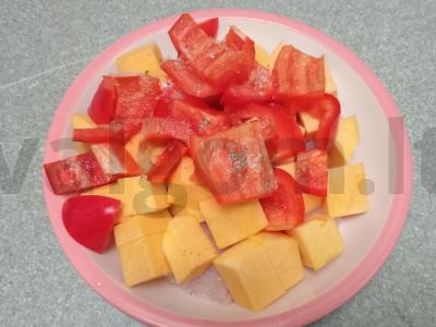 Kalakutienos filė su moliūgu, paprikomis ir mocarela Žingsnis 4