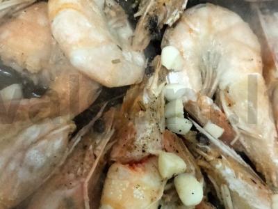 Skani krevetės svieste su česnaku ir prieskoniais Žingsnis 4