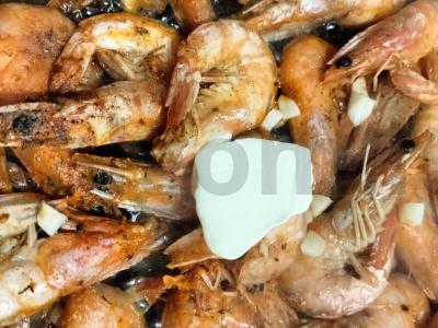 Skani krevetės svieste su česnaku ir prieskoniais Žingsnis 5