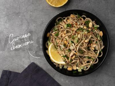 Šalta sezamo makaronai pagrindine nuotrauka