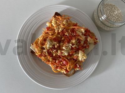 Daržovių tostai su sezamu pagrindine nuotrauka