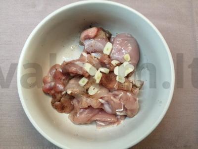 Vištienos ritinėliai su sūriu džiūvėsėliuose Žingsnis 3