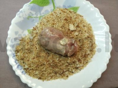 Vištienos ritinėliai su sūriu džiūvėsėliuose Žingsnis 9