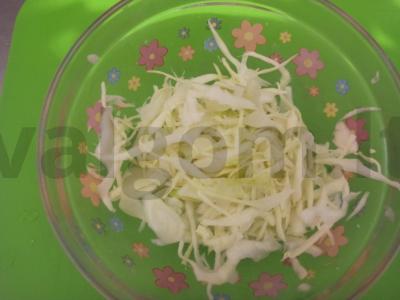 Daržovių ir virtos dešros salotos Žingsnis 2