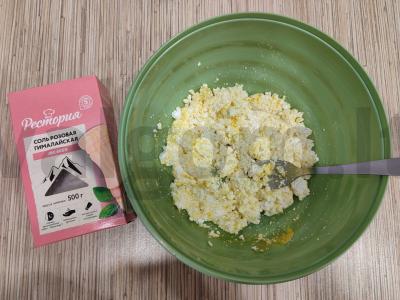 Varškėčiai su braškių įdaru keptuvėje Žingsnis 4