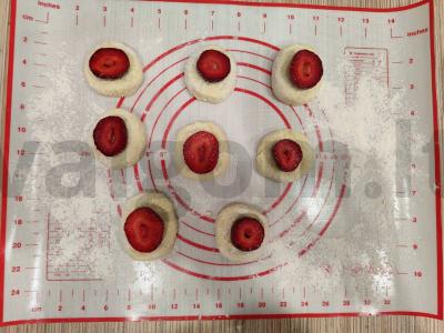 Varškėčiai su braškių įdaru keptuvėje Žingsnis 6