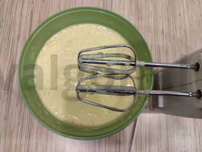 Skanus biskvitinis ritinys su uogiene Žingsnis 2