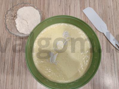 Skanus biskvitinis ritinys su uogiene Žingsnis 4