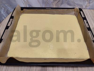 Skanus biskvitinis ritinys su uogiene Žingsnis 7