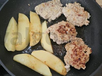 Kotletai pomidorų padaže su bulvėmis Žingsnis 5