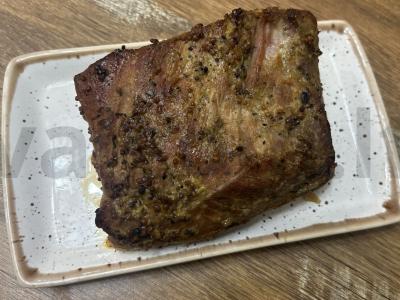 Kepta kiauliena garstyčių marinate vakarienei pagrindine nuotrauka