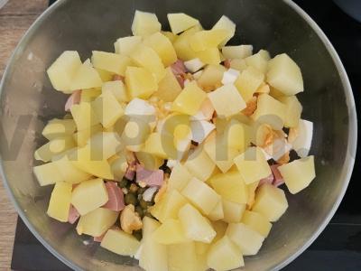 Klasikinis Olivier salotas su žirneliais ir dešrelėmis Žingsnis 5