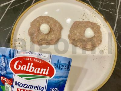 Kalakutienos kotletai su svogūnais, česnakais ir mocarela Žingsnis 3