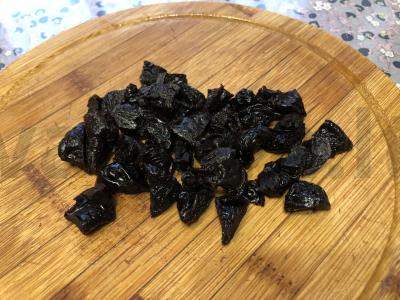 Vištiena su džiovintais slyvomis ir džiovintais obuoliais Žingsnis 6