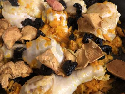 Vištiena su džiovintais slyvomis ir džiovintais obuoliais Žingsnis 7