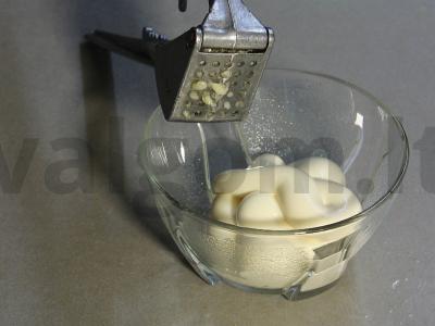 Salotas su vyšniniais pomidorais ir sūriu Žingsnis 1