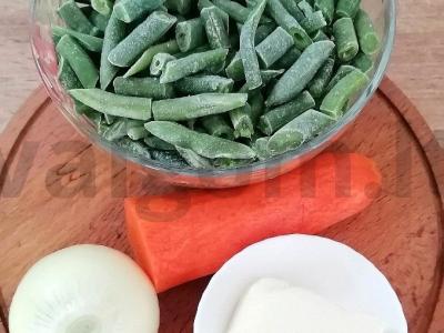 Troškinta žirninė pupelė su daržovėmis Žingsnis 1