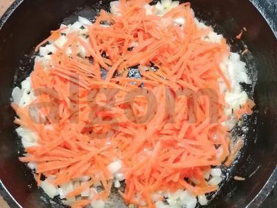 Troškinta žirninė pupelė su daržovėmis Žingsnis 3