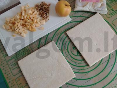 Sluoksniuota pyragaitis su obuoliais ir riešutais Žingsnis 1