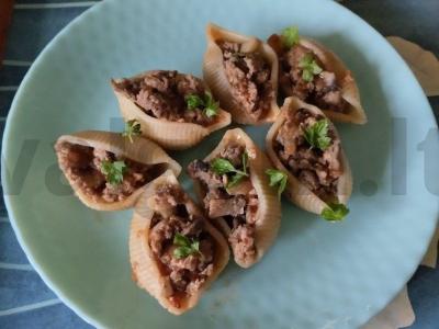 Įdarytos makaronų kriauklės pagrindine nuotrauka