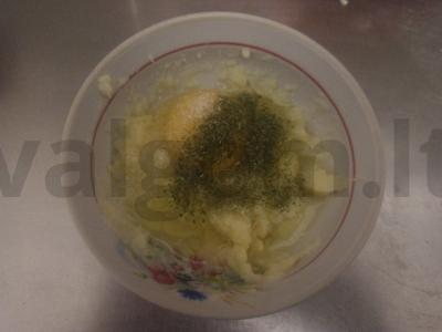 Patingėlių bulvių virtinukai su krapais mėsos sultinyje Žingsnis 1