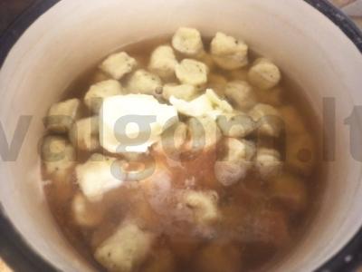 Patingėlių bulvių virtinukai su krapais mėsos sultinyje Žingsnis 6