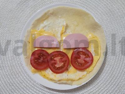 Sotūs pusryčiai su kiaušiniu ir dešra ant tortilijos Žingsnis 4