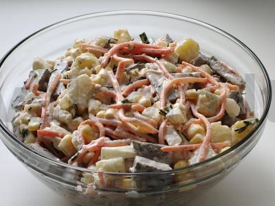 Kepenų salotas su bulvėmis ir korėjietiškomis morkomis pagrindine nuotrauka