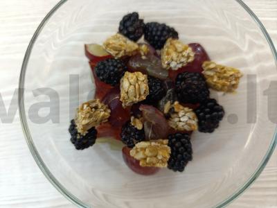 Vaisių-uogų desertas su kazinakais ir sausainiais Žingsnis 3