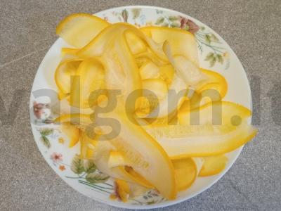 Marinuoti cukinijos su sojų padažu ir medumi Žingsnis 5