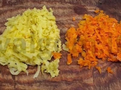 Daržovių ir žuvies konservų salotas Žingsnis 3