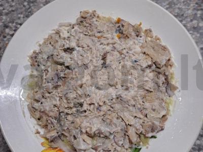 Daržovių ir žuvies konservų salotas Žingsnis 9