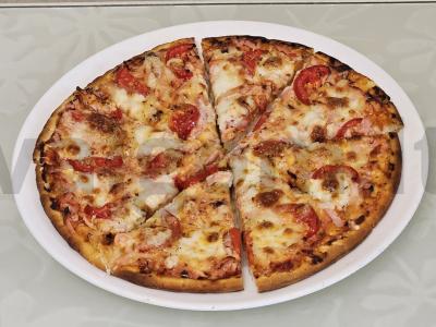 Krisčiai sūrio pica su doktorine dešra pagrindine nuotrauka