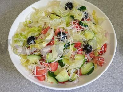 Salotas su alyvuogėmis, parmezanu ir citrinos padažu Žingsnis 7