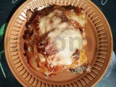 Kepti steikai po sūrio sluoksniu pagrindine nuotrauka